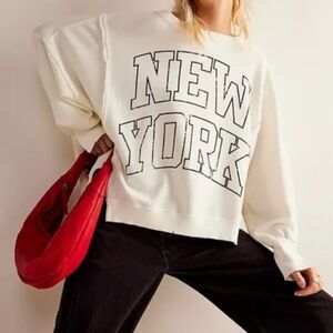 Free People Graphic Sweat Shirt Camden NEW YORK Motif Graphic Cream Oversized
